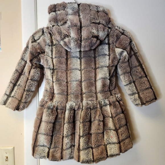 AMERICAN WIDGEON Faux Fur Hooded Coat In Cookie Cream Bun Size 6 - Picture 4 of 15